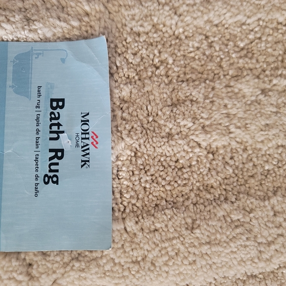 New Mohawk Bath Rug - Picture 3 of 3